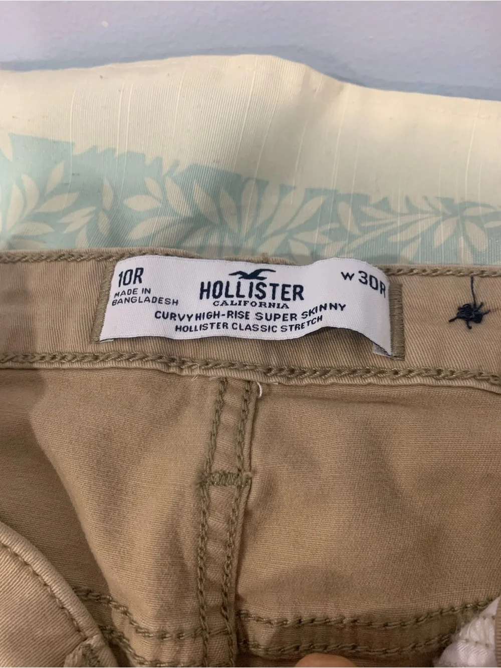 Hollister Women’s Curvy High-rise Skinny Jeans in Khaki Tan Size Regular 10